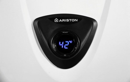 Instant apa Ariston Fast Evo X Display Ont 11 GN EU, alimentare gaz natural, 11 litri/min, aprindere baterii, display LCD - imagine 2
